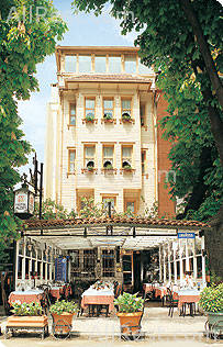 Alzer Hotel 